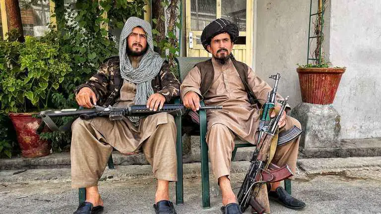 Afghanistan: Taliban fighters 