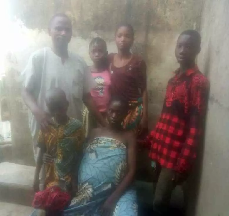 Pregnant Mrs Musilimat Abdulwaheed, her husband Ibrahim Abdulwaheed and four children.